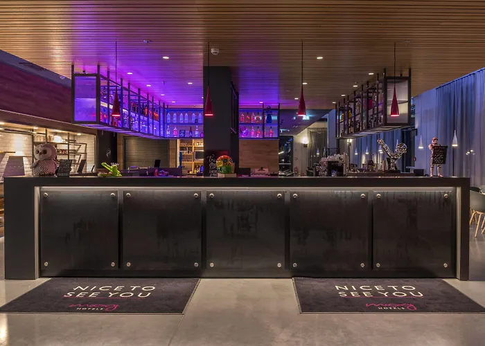 Moxy Frankfurt AirportAirport Hotel